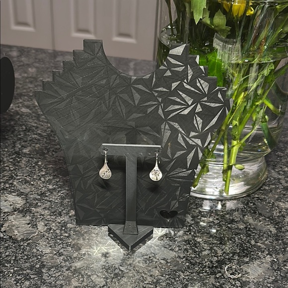 Elegant Silver Dandelion Earrings - Picture 4 of 7